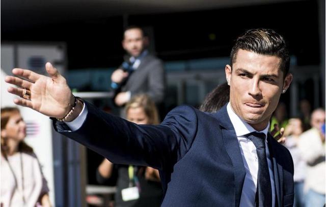 意媒：库普梅纳斯转型中卫表现亮眼，尤文中场补强成当务之急（意媒：库普梅纳斯改打中卫表现出众，尤文中场补强刻不容缓）