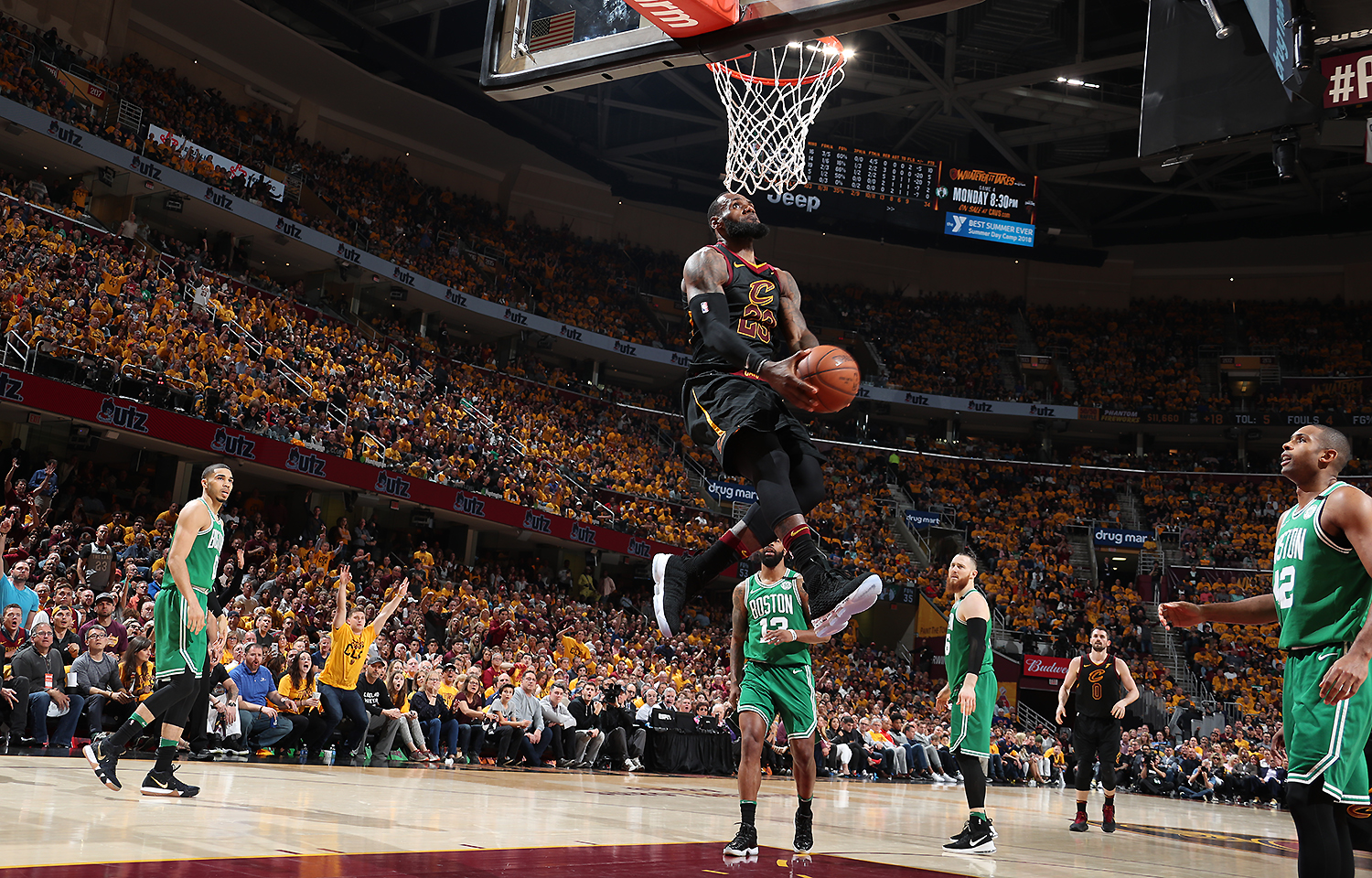 独造5球，拜仁边锋奥利塞vs弗赖堡数据一览（奥利塞单场造5球：拜仁翼锋对阵弗赖堡数据汇总）