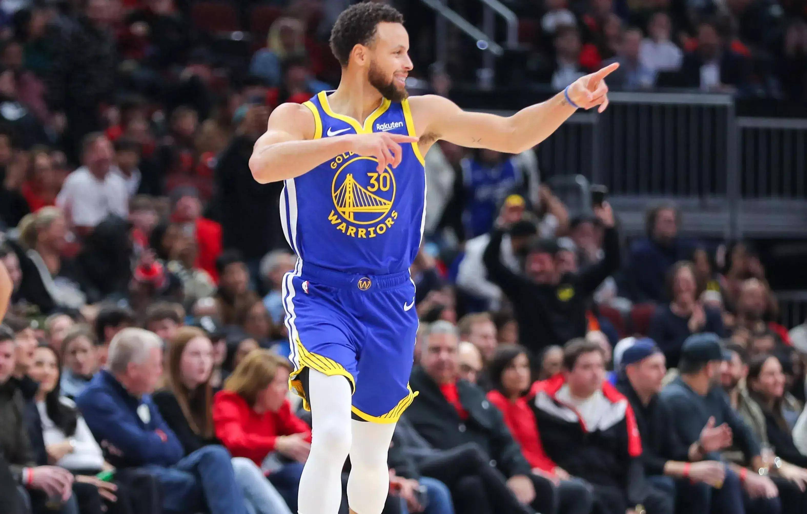 官方：因球迷对阿奇姆彭的歧视言行，成都蓉城被罚款50万元（官方处罚：成都蓉城因球迷歧视阿奇姆彭被罚款50万元）