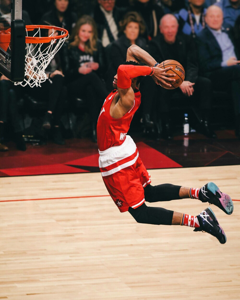 足球运动对孩子的益处（足球如何促进孩子的成长）