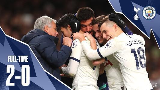 今晚，上海海港门将颜骏凌首发出场，迎来了他代表俱...（今晚，上海海港门将颜骏凌以首发身份出战，迎来其代表俱乐部的重要时刻）