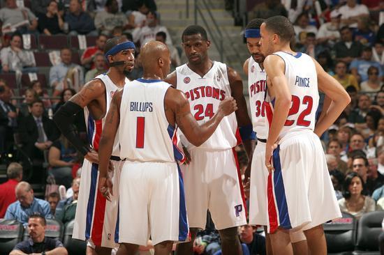 勇士&鹈鹕半场合计命中3记三分，命中率同为9.1%（勇士与鹈鹕半场三分共中3球，命中率均为9.1%）