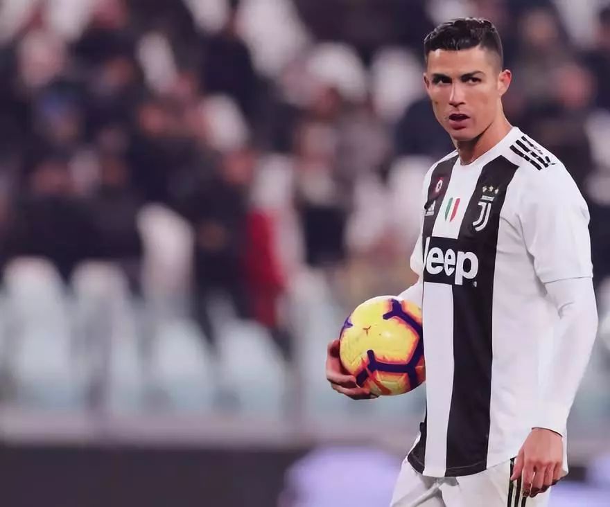 鲁尼：我爱逛廉价商店，买咖喱味方便面和薯片吃（鲁尼称钟爱平价店：常买咖喱味泡面和薯片）