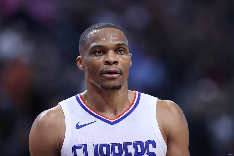 勇记：格林赛后穿着保护靴，但预计下一场仍可带伤出战（勇士记者：格林赛后穿防护靴，预计下场仍将带伤出场）