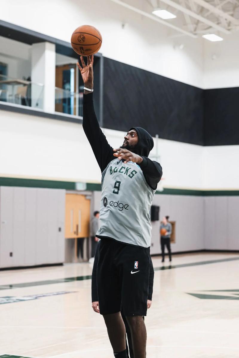 意天空：埃尔莫索伤愈复出，预计将在罗马对阵那不勒斯时首发（意天空：埃尔莫索康复回归，罗马战那不勒斯预计首发）