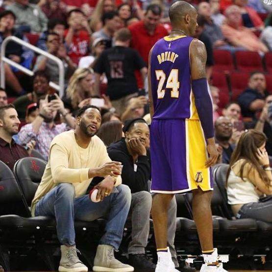 埃孔：关于奖金的事存在一些误解，我们现在像兄弟一样团结（埃孔澄清奖金争议：误会已解，球队如今团结如兄弟）