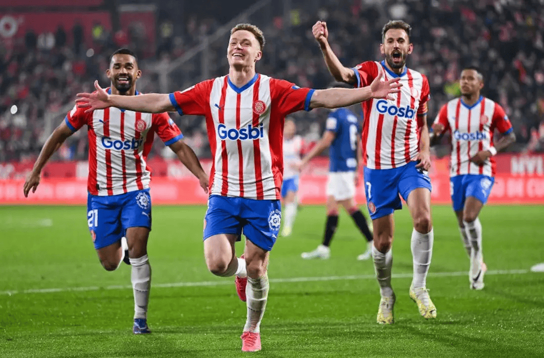 半场战报：乌迪内斯0-1热那亚，马利诺夫斯基点射（半场比分：热那亚1-0领先乌迪内斯，马利诺夫斯基点球命中）