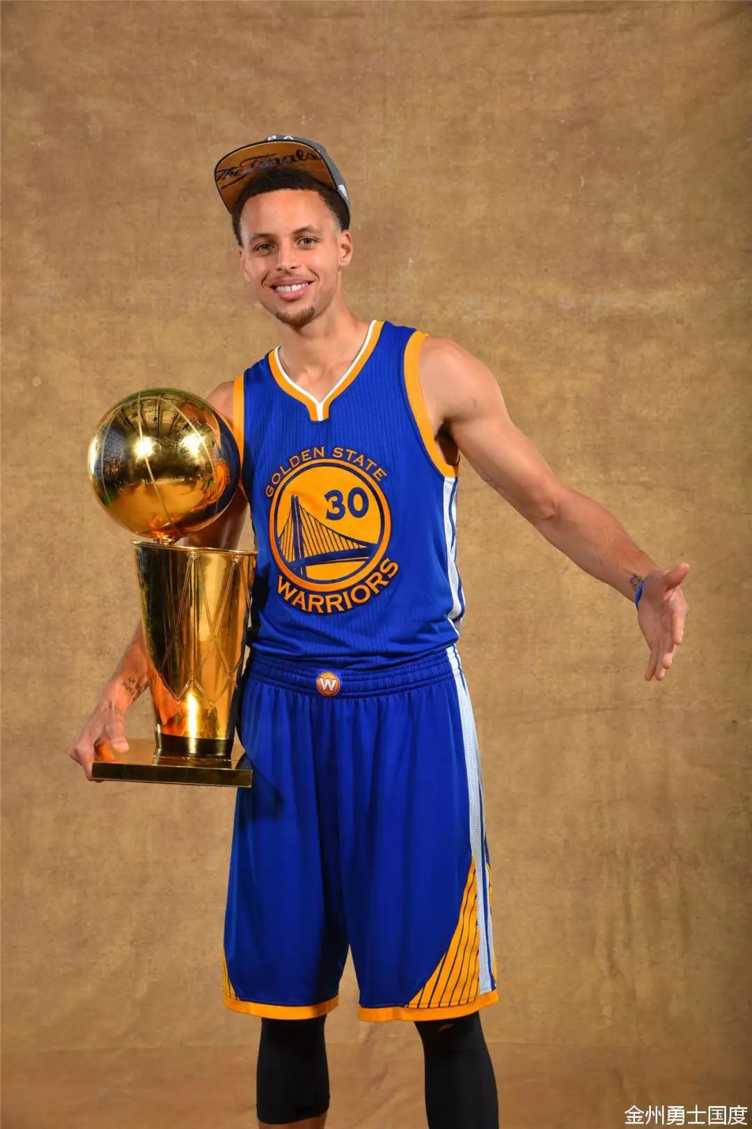 世体：对阵法鹰巴萨共有502人转卖门票，包括11名季票持有者（世体：巴萨战法鹰一役，502人转售球票，其中包含11名季票持有者）