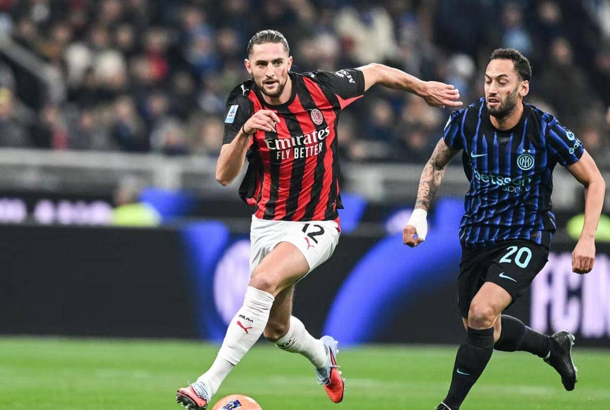 北京国安玄学加持？罕见：河南球迷震撼出征，大量聚集在候车厅（北京国安气运加成？少见一幕：河南球迷浩浩荡荡启程，候车厅人潮涌动）