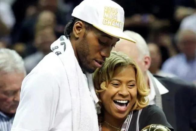 “湘超”短剧《我在野生球场当门神》开机，预计12月中旬上线（湘超出品短剧《我在野生球场当门神》启动拍摄，计划12月中旬上线）